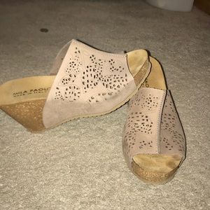 Mila paoli wedges